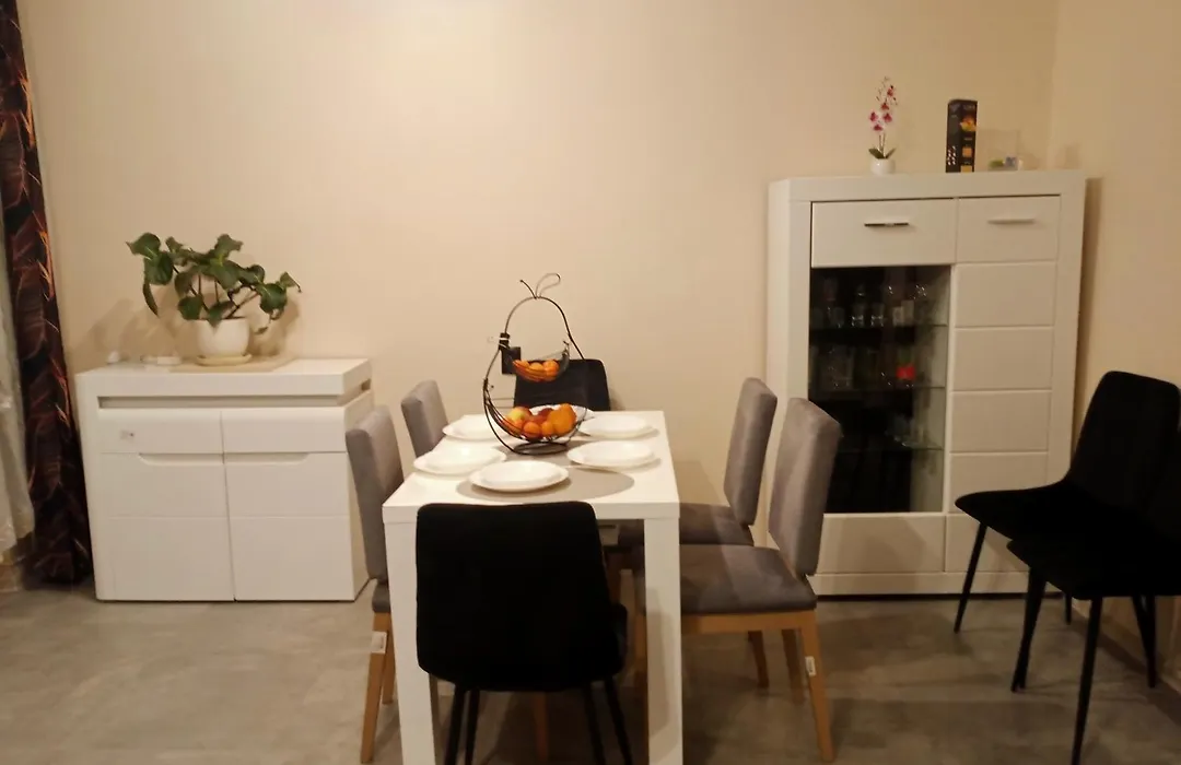 Uroczy Apartament-1